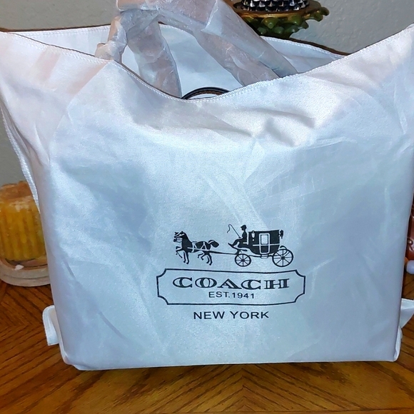NOT FOR SALE Beautiful NWT Coach Field Tote - Picture 3 of 17
